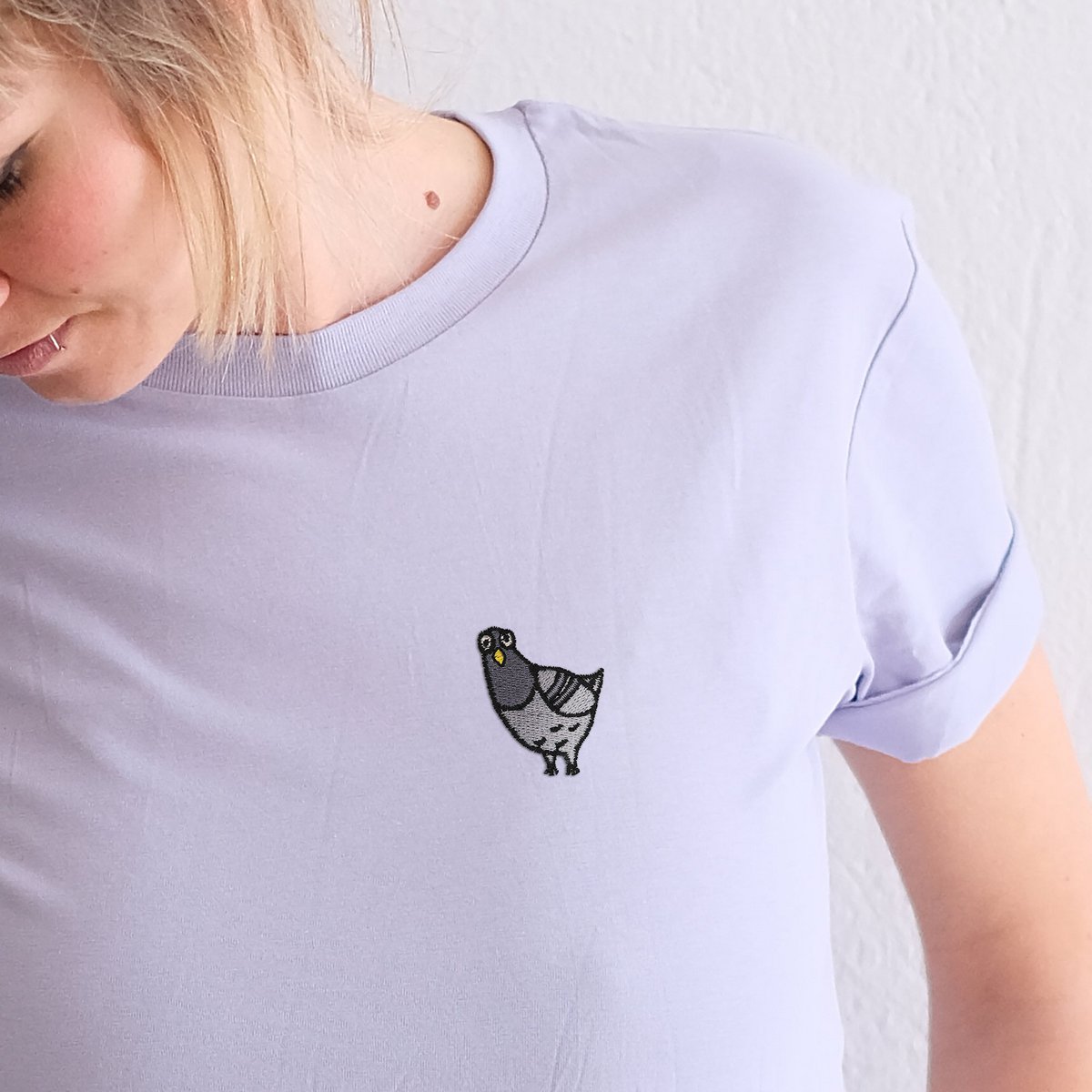 Besticktes T-Shirt – Claude die Taube
